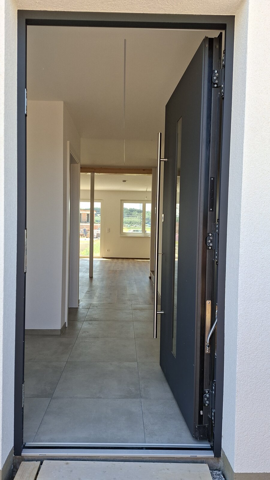 Blick durch die Haustür in den offenen Wohnbereich, Doppelhaushälfte Asten